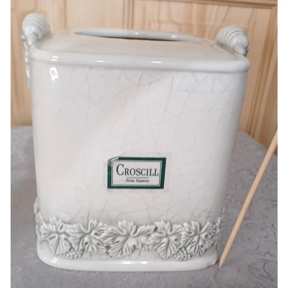 Croscill Tuscany Crackle Vine Glaze Earthenware Tissue Box Cover *CHIP